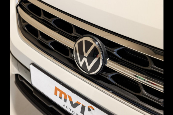Volkswagen T-Roc 1.5 TSI R-Line / 150pk / Stoelverwarming / Achteruitrij camera / Dodehoek sensor / Volkswagen T-Roc 1.5 TSI R-Line / 150pk / Stoelverwarming / Achteruitrij camera / Dodehoek sensor /