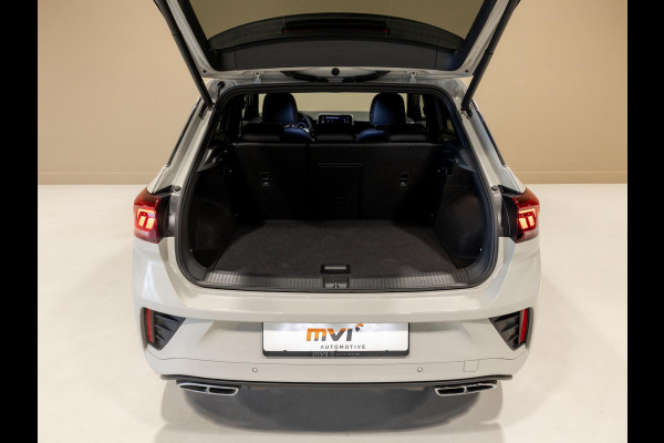 Volkswagen T-Roc 1.5 TSI R-Line / 150pk / Stoelverwarming / Achteruitrij camera / Dodehoek sensor / Volkswagen T-Roc 1.5 TSI R-Line / 150pk / Stoelverwarming / Achteruitrij camera / Dodehoek sensor /
