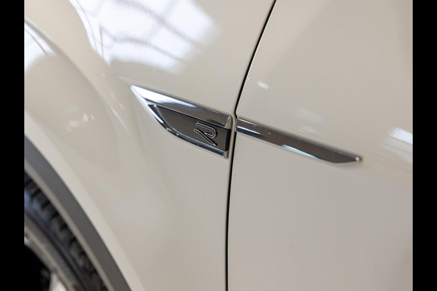 Volkswagen T-Roc 1.5 TSI R-Line / 150pk / Stoelverwarming / Achteruitrij camera / Dodehoek sensor / Volkswagen T-Roc 1.5 TSI R-Line / 150pk / Stoelverwarming / Achteruitrij camera / Dodehoek sensor /