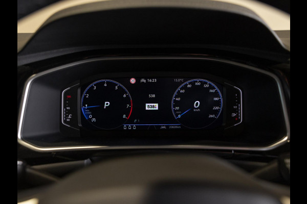 Volkswagen T-Roc 1.5 TSI R-Line / 150pk / Stoelverwarming / Achteruitrij camera / Dodehoek sensor / Volkswagen T-Roc 1.5 TSI R-Line / 150pk / Stoelverwarming / Achteruitrij camera / Dodehoek sensor /