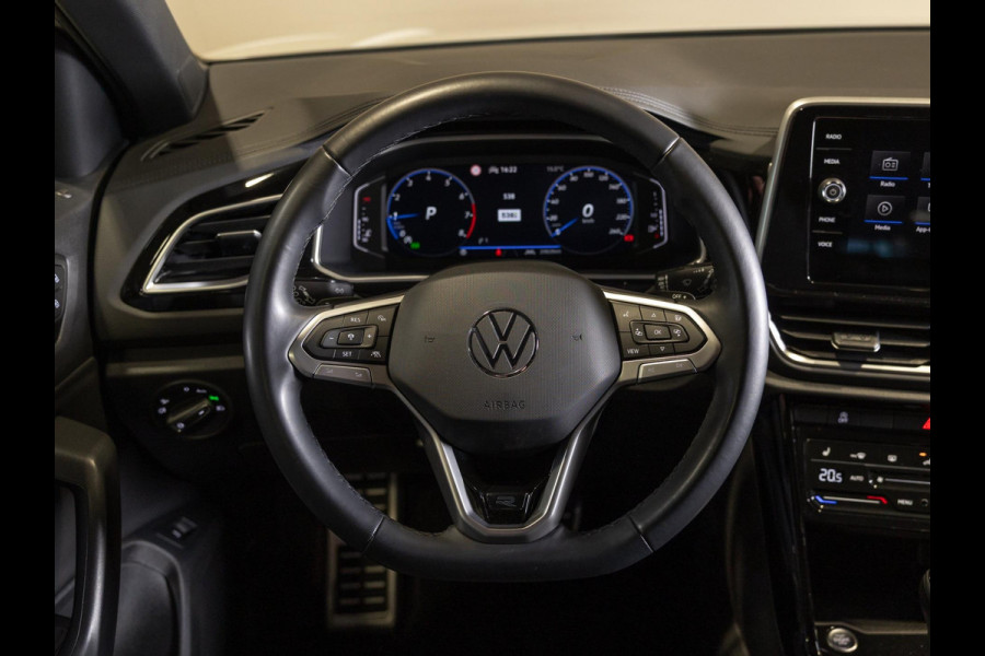 Volkswagen T-Roc 1.5 TSI R-Line / 150pk / Stoelverwarming / Achteruitrij camera / Dodehoek sensor / Volkswagen T-Roc 1.5 TSI R-Line / 150pk / Stoelverwarming / Achteruitrij camera / Dodehoek sensor /