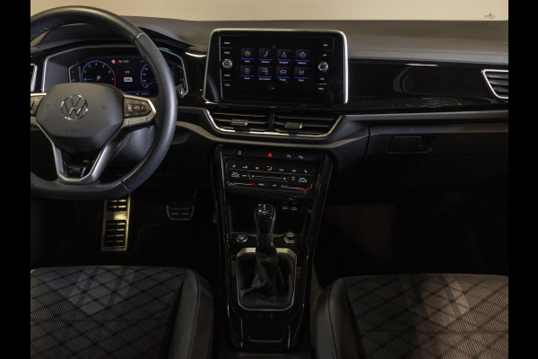 Volkswagen T-Roc 1.5 TSI R-Line / 150pk / Stoelverwarming / Achteruitrij camera / Dodehoek sensor / Volkswagen T-Roc 1.5 TSI R-Line / 150pk / Stoelverwarming / Achteruitrij camera / Dodehoek sensor /