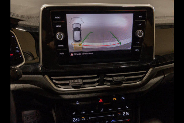 Volkswagen T-Roc 1.5 TSI R-Line / 150pk / Stoelverwarming / Achteruitrij camera / Dodehoek sensor / Volkswagen T-Roc 1.5 TSI R-Line / 150pk / Stoelverwarming / Achteruitrij camera / Dodehoek sensor /