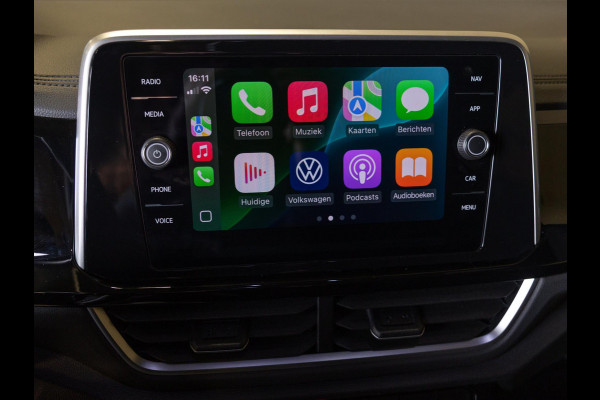 Volkswagen T-Roc 1.5 TSI R-Line / 150pk / Stoelverwarming / Achteruitrij camera / Dodehoek sensor / Volkswagen T-Roc 1.5 TSI R-Line / 150pk / Stoelverwarming / Achteruitrij camera / Dodehoek sensor /