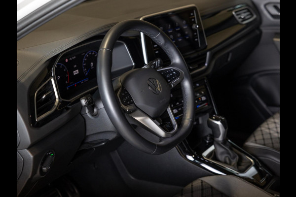 Volkswagen T-Roc 1.5 TSI R-Line / 150pk / Stoelverwarming / Achteruitrij camera / Dodehoek sensor / Volkswagen T-Roc 1.5 TSI R-Line / 150pk / Stoelverwarming / Achteruitrij camera / Dodehoek sensor /