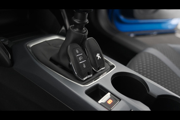 Peugeot 2008 PureTech 130 Allure | Trekhaak | Camera | Apple Carplay | Stoelverwarming | Parkeersensoren