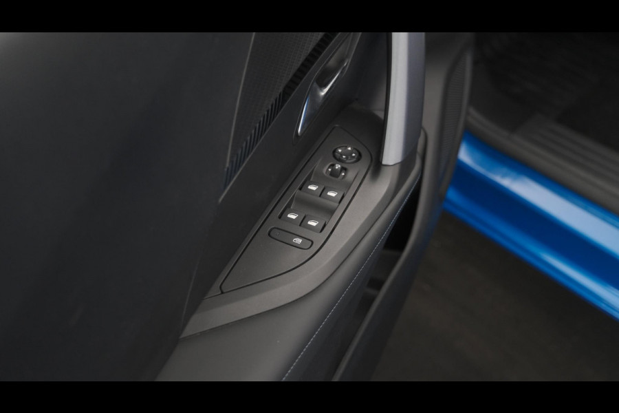 Peugeot 2008 PureTech 130 Allure | Trekhaak | Camera | Apple Carplay | Stoelverwarming | Parkeersensoren