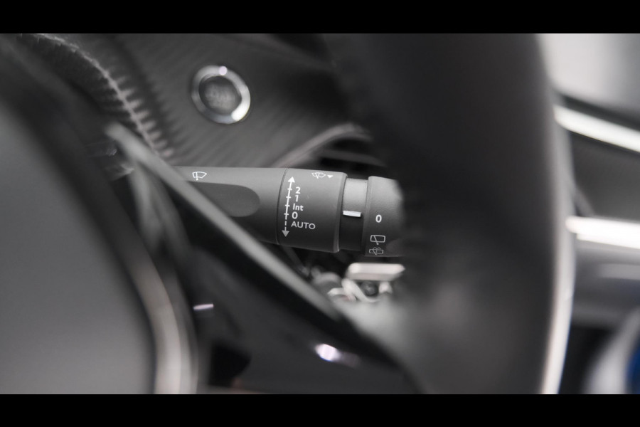 Peugeot 2008 PureTech 130 Allure | Trekhaak | Camera | Apple Carplay | Stoelverwarming | Parkeersensoren