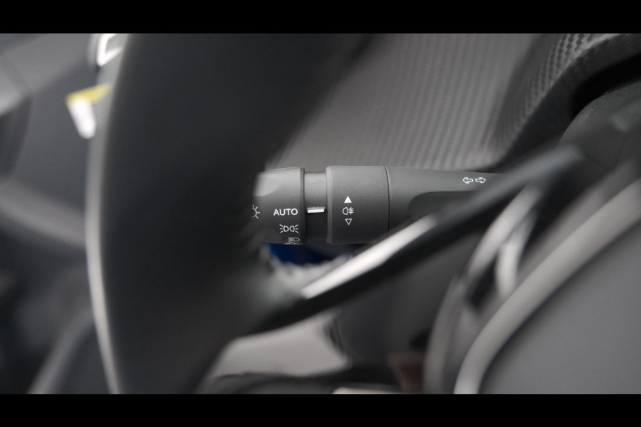 Peugeot 2008 PureTech 130 Allure | Trekhaak | Camera | Apple Carplay | Stoelverwarming | Parkeersensoren