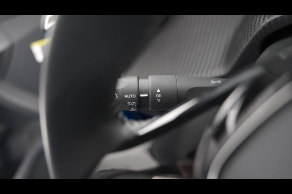 Peugeot 2008 PureTech 130 Allure | Trekhaak | Camera | Apple Carplay | Stoelverwarming | Parkeersensoren