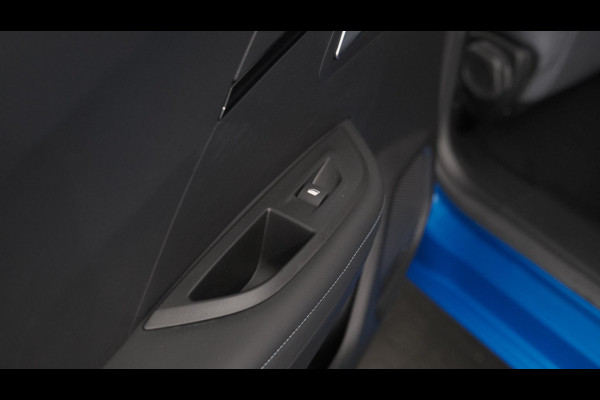 Peugeot 2008 PureTech 130 Allure | Trekhaak | Camera | Apple Carplay | Stoelverwarming | Parkeersensoren