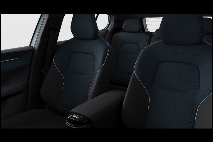 Volvo EX30 272PK Ext. Range Plus Nu van €45.995 Voor €38.495! / Adaptieve Cruise Control/ Dodehoek Detectie / Parkeersensoren voor en achter/ Achteruitrijcamera/ Warmtepomp/ Google Services/