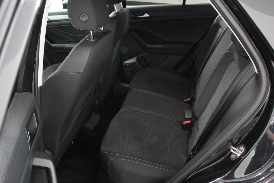 Volkswagen T-Roc 1.5 TSI 150pk DSG Style | Navigatie | Climate Control | Parkeer sensoren | Adaptive Cruise Control | Led | Dab