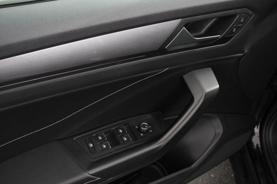 Volkswagen T-Roc 1.5 TSI 150pk DSG Style | Navigatie | Climate Control | Parkeer sensoren | Adaptive Cruise Control | Led | Dab