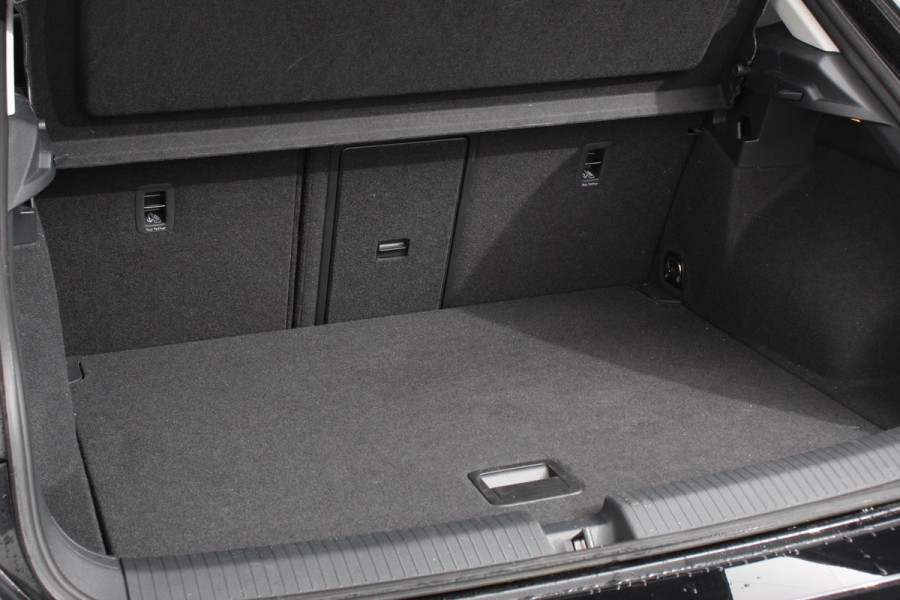 Volkswagen T-Roc 1.5 TSI 150pk DSG Style | Navigatie | Climate Control | Parkeer sensoren | Adaptive Cruise Control | Led | Dab