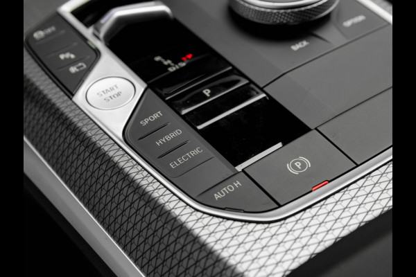 BMW 3 Serie Touring 330e M-Sport - Pano - Trekhaak - ACC - Hifi - Camera