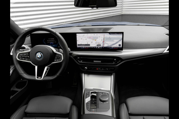 BMW 3 Serie Touring 330e M-Sport - Pano - Trekhaak - ACC - Hifi - Camera
