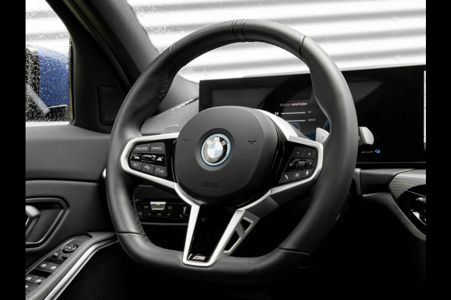 BMW 3 Serie Touring 330e M-Sport - Pano - Trekhaak - ACC - Hifi - Camera