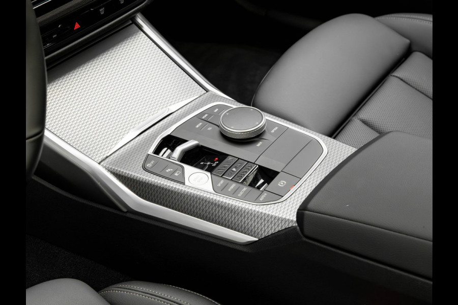BMW 3 Serie Touring 330e M-Sport - Pano - Trekhaak - ACC - Hifi - Camera