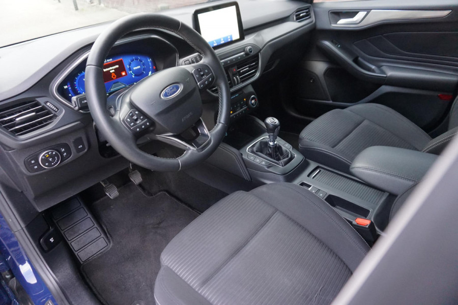 Ford FOCUS Wagon 1.0 EcoB.125PK Hybrid Titanium X Bus./Trekhaak/ Winter+Technologypack. Ford FOCUS Wagon 1.0 EcoB.125PK Hybrid Titanium X Bus./Trekhaak/ Winter+Technologypack.