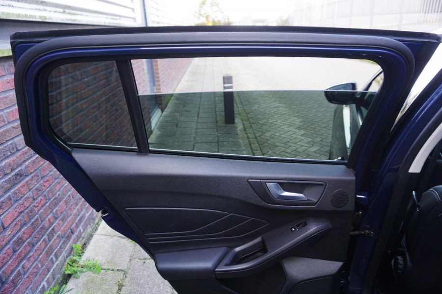 Ford FOCUS Wagon 1.0 EcoB.125PK Hybrid Titanium X Bus./Trekhaak/ Winter+Technologypack. Ford FOCUS Wagon 1.0 EcoB.125PK Hybrid Titanium X Bus./Trekhaak/ Winter+Technologypack.