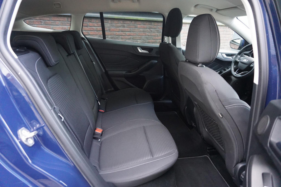 Ford FOCUS Wagon 1.0 EcoB.125PK Hybrid Titanium X Bus./Trekhaak/ Winter+Technologypack. Ford FOCUS Wagon 1.0 EcoB.125PK Hybrid Titanium X Bus./Trekhaak/ Winter+Technologypack.