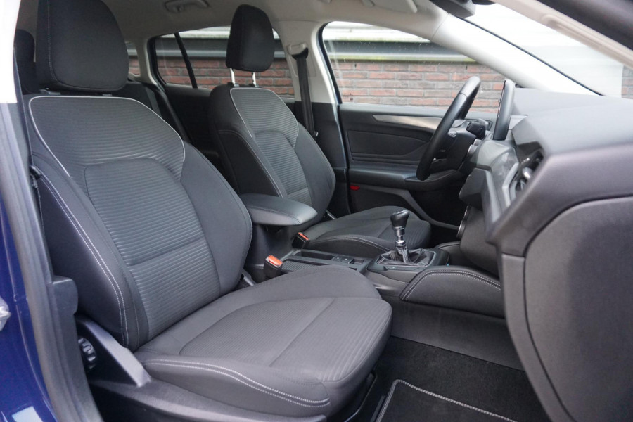 Ford FOCUS Wagon 1.0 EcoB.125PK Hybrid Titanium X Bus./Trekhaak/ Winter+Technologypack. Ford FOCUS Wagon 1.0 EcoB.125PK Hybrid Titanium X Bus./Trekhaak/ Winter+Technologypack.
