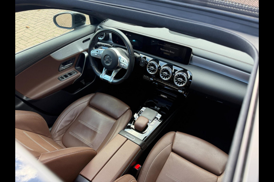 Mercedes-Benz A-Klasse 220 4MATIC | AMG | Pano | Sfeer | LED Mercedes-Benz A-Klasse 220 4MATIC | AMG | Pano | Sfeer | LED