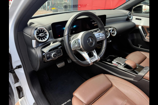 Mercedes-Benz A-Klasse 220 4MATIC | AMG | Pano | Sfeer | LED Mercedes-Benz A-Klasse 220 4MATIC | AMG | Pano | Sfeer | LED