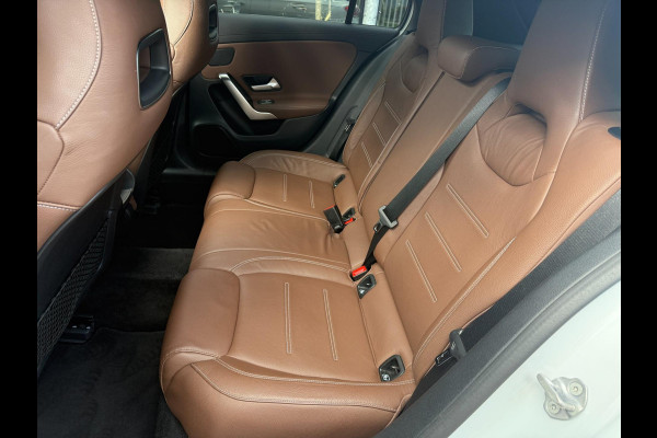 Mercedes-Benz A-Klasse 220 4MATIC | AMG | Pano | Sfeer | LED Mercedes-Benz A-Klasse 220 4MATIC | AMG | Pano | Sfeer | LED