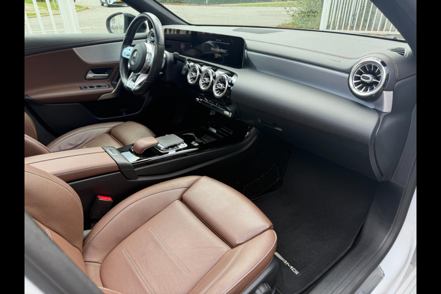 Mercedes-Benz A-Klasse 220 4MATIC | AMG | Pano | Sfeer | LED Mercedes-Benz A-Klasse 220 4MATIC | AMG | Pano | Sfeer | LED