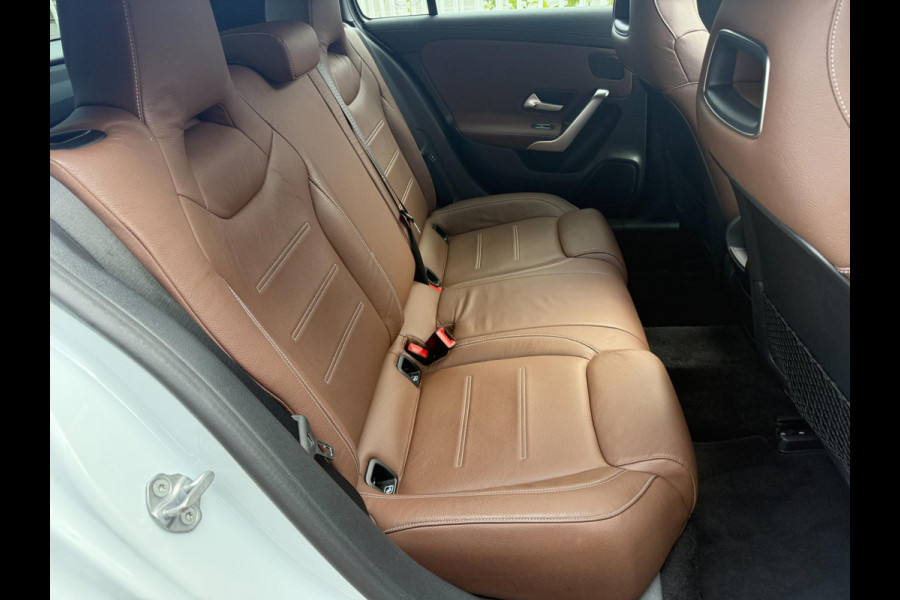 Mercedes-Benz A-Klasse 220 4MATIC | AMG | Pano | Sfeer | LED Mercedes-Benz A-Klasse 220 4MATIC | AMG | Pano | Sfeer | LED