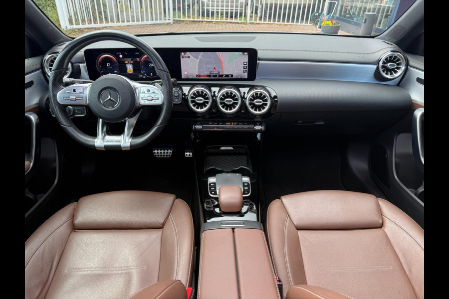 Mercedes-Benz A-Klasse 220 4MATIC | AMG | Pano | Sfeer | LED Mercedes-Benz A-Klasse 220 4MATIC | AMG | Pano | Sfeer | LED