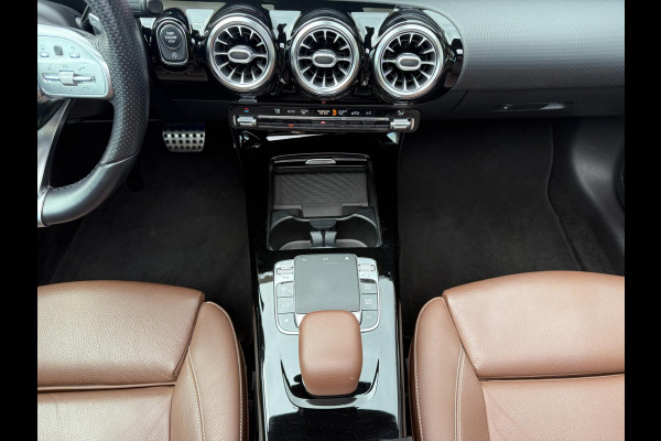 Mercedes-Benz A-Klasse 220 4MATIC | AMG | Pano | Sfeer | LED Mercedes-Benz A-Klasse 220 4MATIC | AMG | Pano | Sfeer | LED