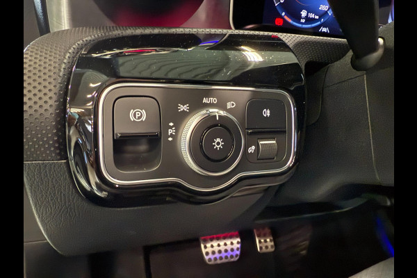 Mercedes-Benz A-Klasse 220 4MATIC | AMG | Pano | Sfeer | LED Mercedes-Benz A-Klasse 220 4MATIC | AMG | Pano | Sfeer | LED