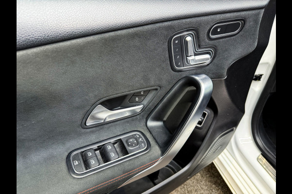 Mercedes-Benz A-Klasse A200 AMG Limousine | Memory|Night-pakket|Keyless|Multibeam Mercedes-Benz A-Klasse A200 AMG Limousine | Memory|Night-pakket|Keyless|Multibeam