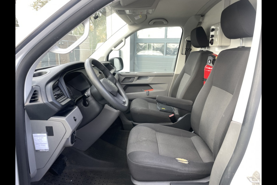 Volkswagen Transporter 2.0 TDI 150PK DSG Dierenvervoer Volkswagen Transporter 2.0 TDI 150PK DSG Dierenvervoer