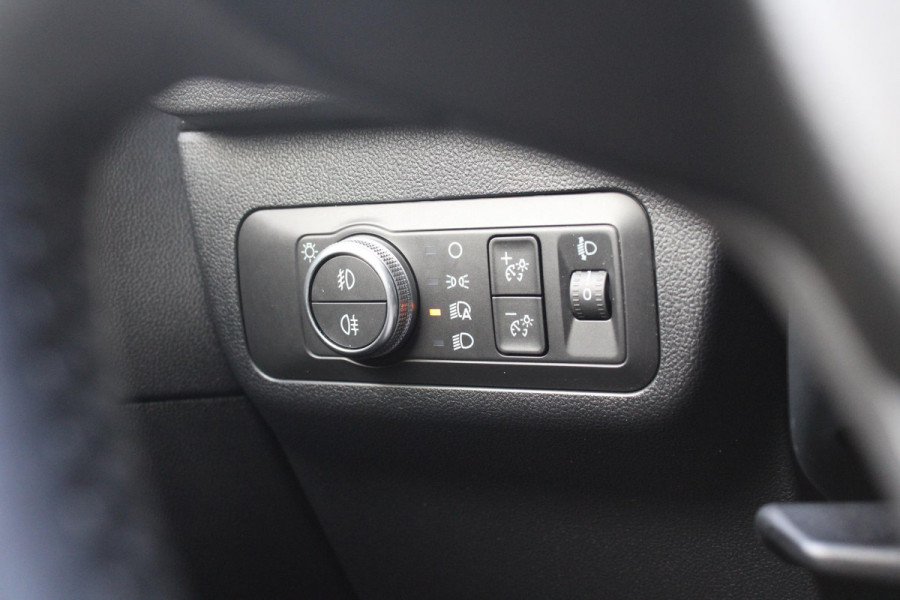 Ford Kuga 1.5 EcoBoost Titanium X | Trekhaak 1800KG | Stoel + Stuurverwarming | Cruise Control | Navigatie | Climate Control |