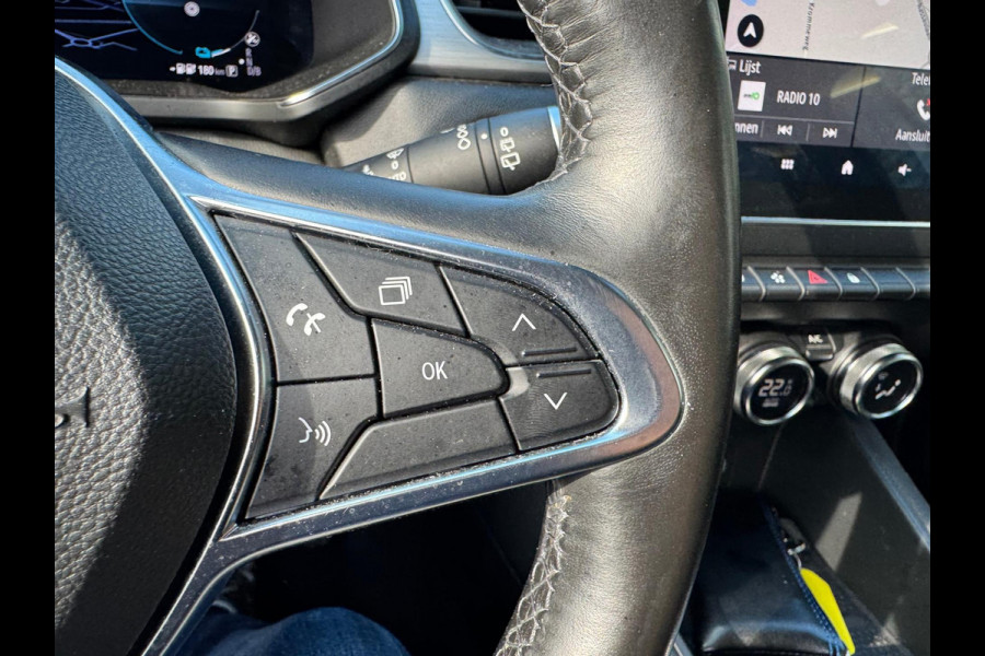 Renault Captur 1.6 E-Tech Plug-in Hybrid 160 Intens Trekhaak / Groot Navi / LM velgen / Clima / Full LED