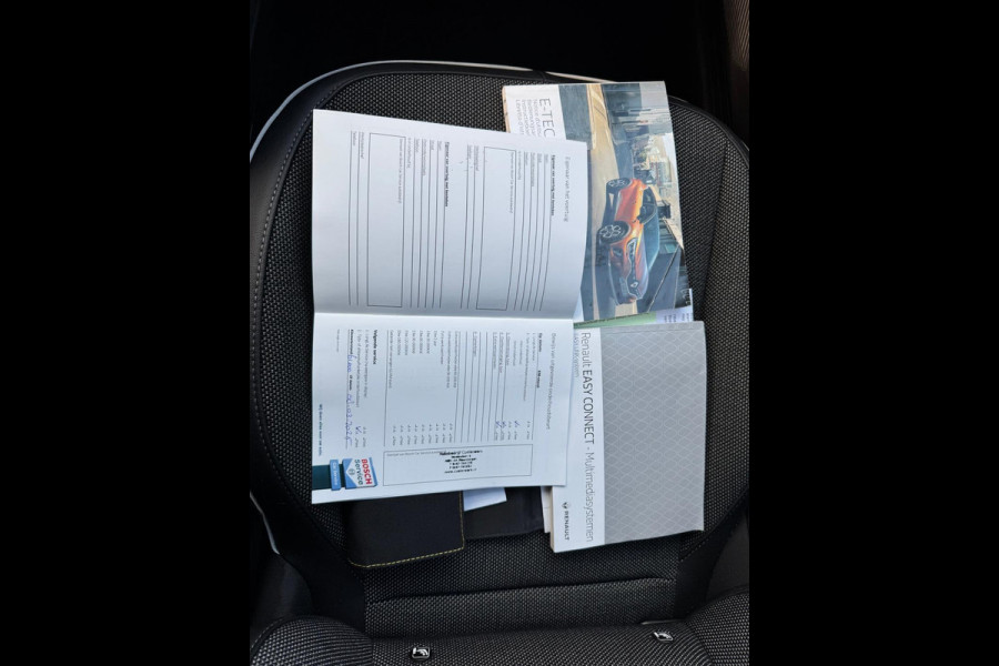 Renault Captur 1.6 E-Tech Plug-in Hybrid 160 Intens Trekhaak / Groot Navi / LM velgen / Clima / Full LED