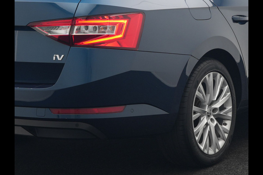 Škoda Superb Combi 1.4 TSI iV Ambition Plug In Hybrid 218pk Dealer O.H PHEV | Adaptive Cruise | Camera | Stoelen & Stuur Verwarmd | Canton Audio | Apple Carplay | Blis | Keyless | Navigatie | Virtual | DAB |