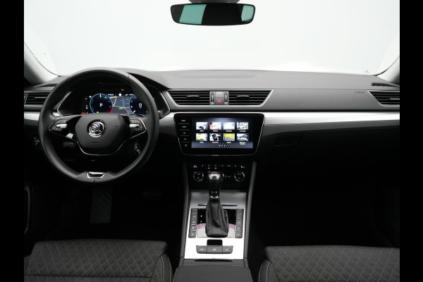 Škoda Superb Combi 1.4 TSI iV Ambition Plug In Hybrid 218pk Dealer O.H PHEV | Adaptive Cruise | Camera | Stoelen & Stuur Verwarmd | Canton Audio | Apple Carplay | Blis | Keyless | Navigatie | Virtual | DAB |