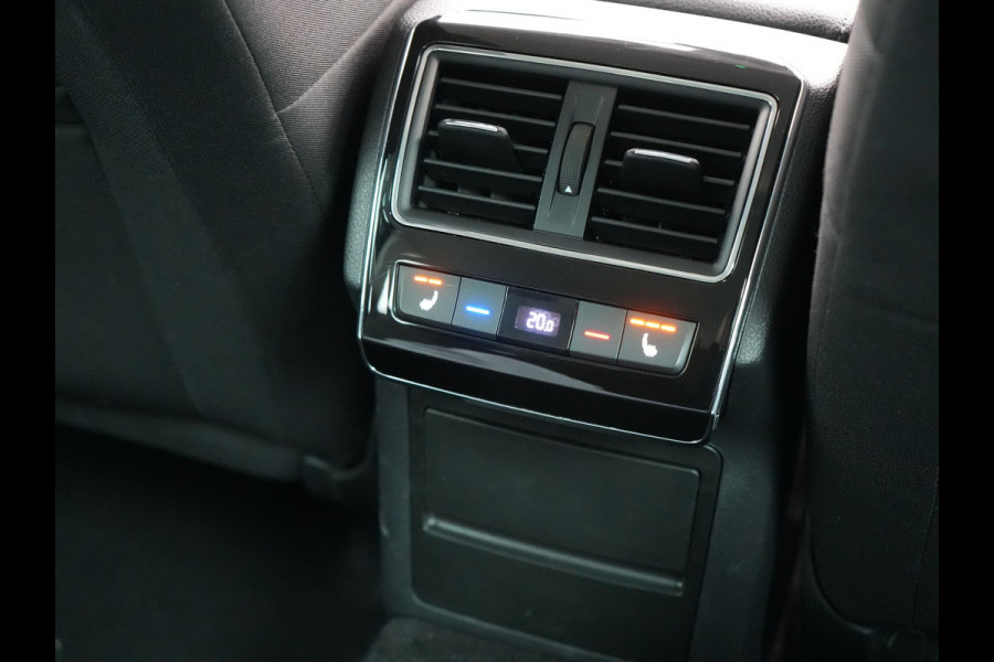 Škoda Superb Combi 1.4 TSI iV Ambition Plug In Hybrid 218pk Dealer O.H PHEV | Adaptive Cruise | Camera | Stoelen & Stuur Verwarmd | Canton Audio | Apple Carplay | Blis | Keyless | Navigatie | Virtual | DAB |