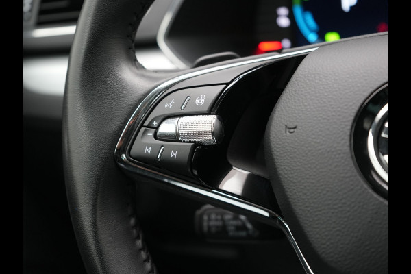 Škoda Superb Combi 1.4 TSI iV Ambition Plug In Hybrid 218pk Dealer O.H PHEV | Adaptive Cruise | Camera | Stoelen & Stuur Verwarmd | Canton Audio | Apple Carplay | Blis | Keyless | Navigatie | Virtual | DAB |