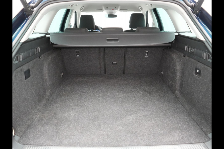 Škoda Superb Combi 1.4 TSI iV Ambition Plug In Hybrid 218pk Dealer O.H PHEV | Adaptive Cruise | Camera | Stoelen & Stuur Verwarmd | Canton Audio | Apple Carplay | Blis | Keyless | Navigatie | Virtual | DAB |
