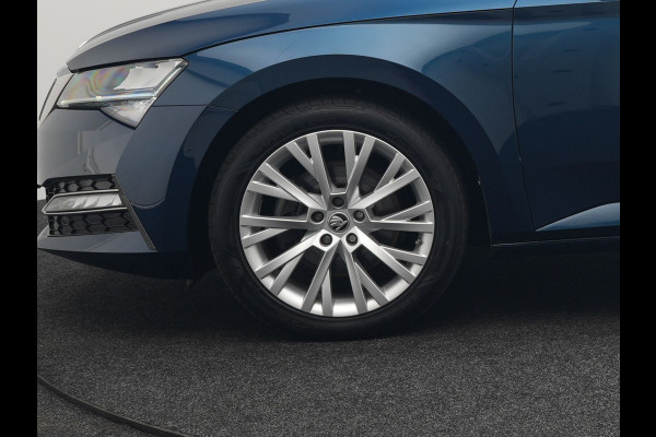 Škoda Superb Combi 1.4 TSI iV Ambition Plug In Hybrid 218pk Dealer O.H PHEV | Adaptive Cruise | Camera | Stoelen & Stuur Verwarmd | Canton Audio | Apple Carplay | Blis | Keyless | Navigatie | Virtual | DAB |
