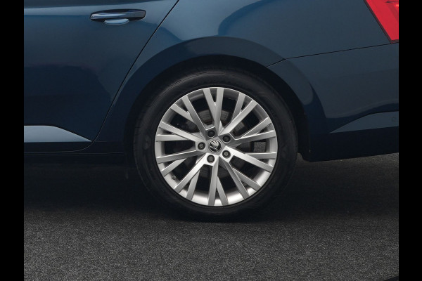 Škoda Superb Combi 1.4 TSI iV Ambition Plug In Hybrid 218pk Dealer O.H PHEV | Adaptive Cruise | Camera | Stoelen & Stuur Verwarmd | Canton Audio | Apple Carplay | Blis | Keyless | Navigatie | Virtual | DAB |