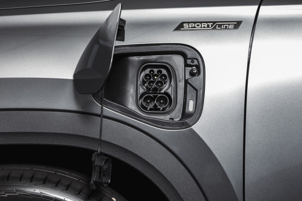 Škoda Kodiaq 1.5 TSI PHEV Sportline Business | DCC+ | Elek. Trekhaak | Dig. Cockpit | Adapt Cruise | Memory | Winterpakket | Camera | NAV + App. Connect | ECC | DAB | Elek. Klep | LM 20" | 2947