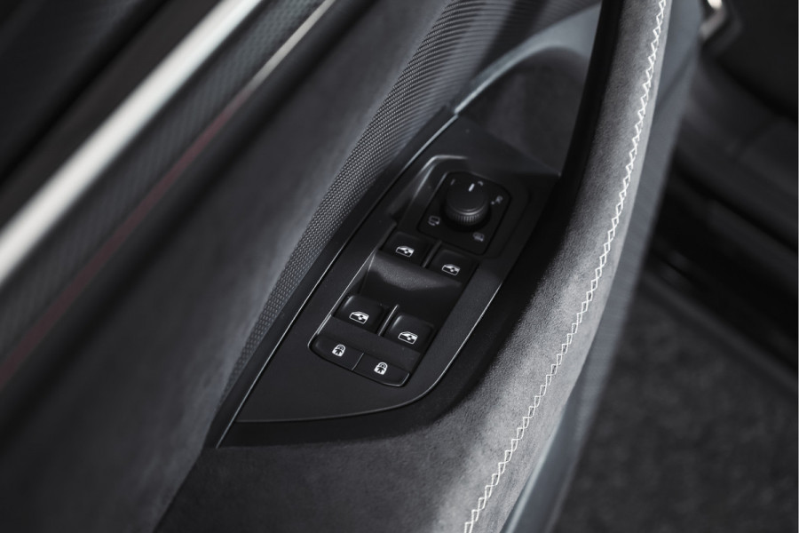 Škoda Kodiaq 1.5 TSI PHEV Sportline Business | DCC+ | Elek. Trekhaak | Dig. Cockpit | Adapt Cruise | Memory | Winterpakket | Camera | NAV + App. Connect | ECC | DAB | Elek. Klep | LM 20" | 3559 Škoda Kodiaq 1.5 TSI PHEV Sportline Business | DCC+ | Elek. Trekhaak | Dig. Cockpit | Adapt Cruise | Memory | Winterpakket | Camera | NAV + App. Connect | ECC | DAB | Elek. Klep | LM 20" | 3559