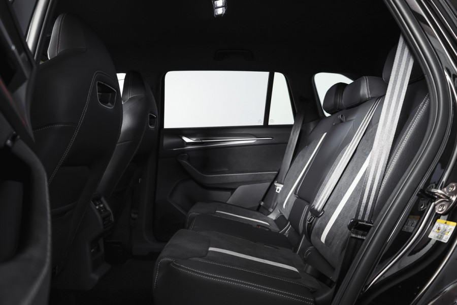 Škoda Kodiaq 1.5 TSI PHEV Sportline Business | DCC+ | Elek. Trekhaak | Dig. Cockpit | Adapt Cruise | Memory | Winterpakket | Camera | NAV + App. Connect | ECC | DAB | Elek. Klep | LM 20" | 3559 Škoda Kodiaq 1.5 TSI PHEV Sportline Business | DCC+ | Elek. Trekhaak | Dig. Cockpit | Adapt Cruise | Memory | Winterpakket | Camera | NAV + App. Connect | ECC | DAB | Elek. Klep | LM 20" | 3559